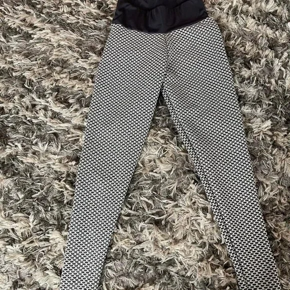 High Waisted Ruched Butt Tummy Control Athletic Leggings Size Small - Picture 3 of 8